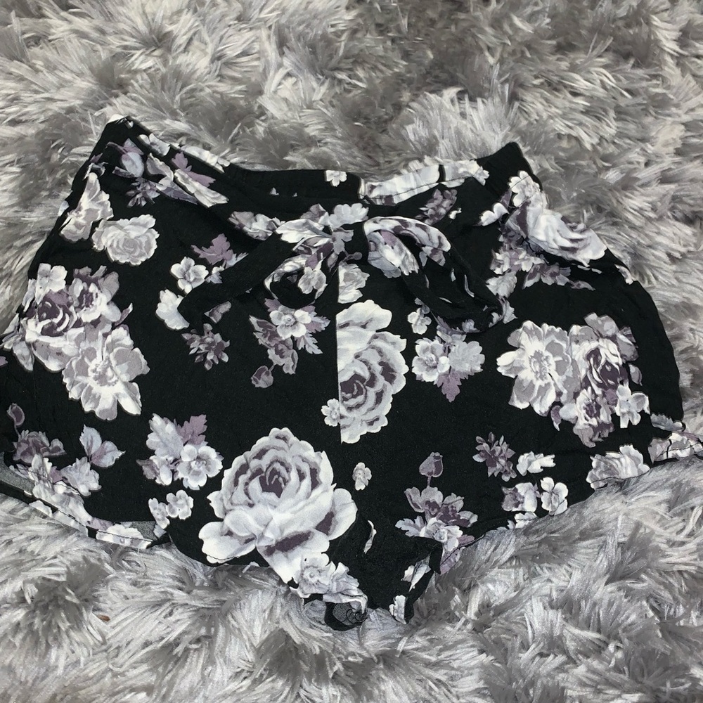 🌻 Floral Shorts 🌻